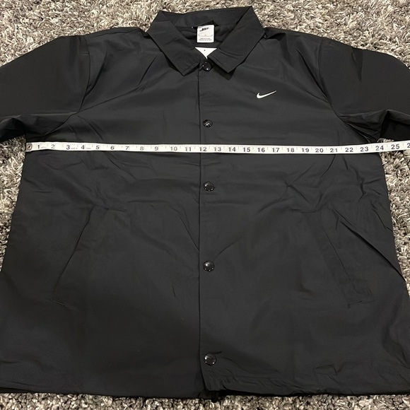 New NIKE Sportswear Authentics Mens Coaches Jacket in Black - Picture 5 of 14